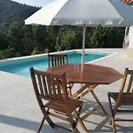 Central Suites Arouca Casa di campagna