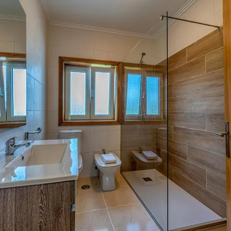 Central Suites Arouca Летний дом Арока