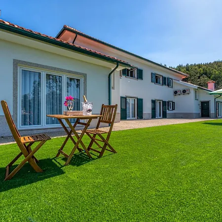 Casa rural Central Suites Arouca *