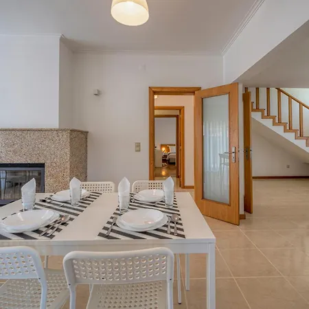 Central Suites Arouca *